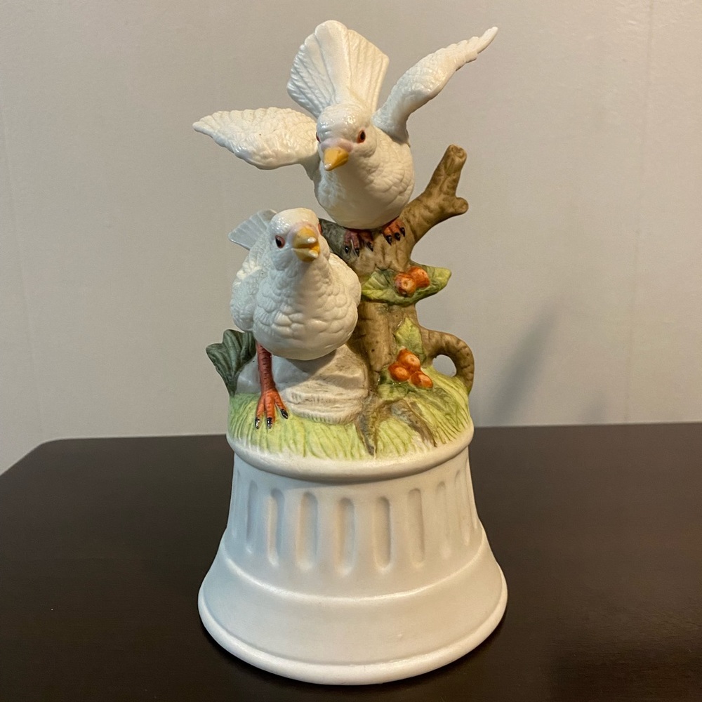 Vintage Sanyo turtle doves porcelain bisque musical rotating piece
